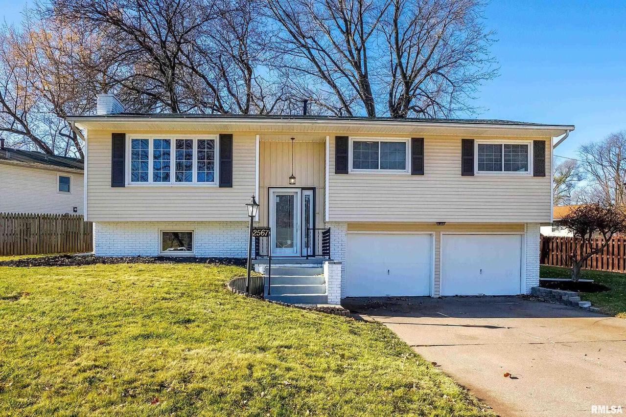 2567 9 1/2 St., East Moline, IL 61244