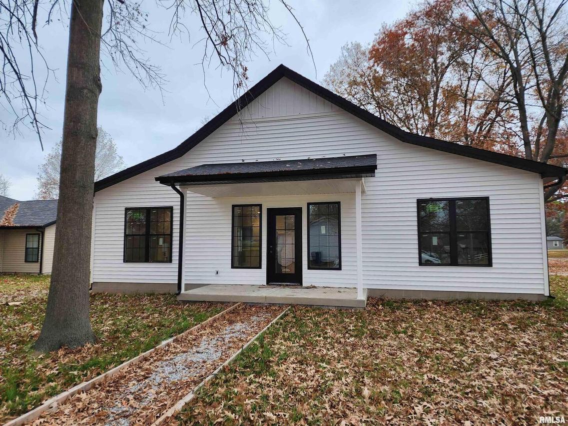 200 Madison St., Cambria, IL 62915
