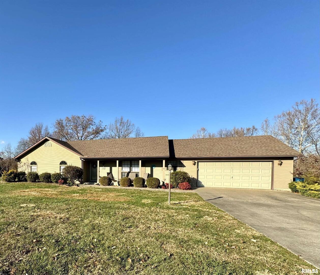 808 Cottonwood Ln., Carterville, IL 62918
