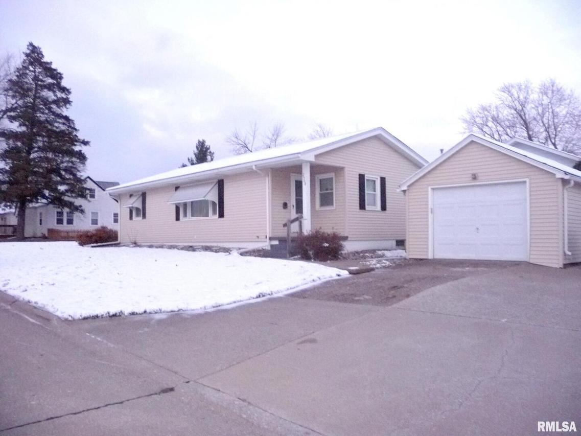 2504 33rd St., Moline, IL 61265