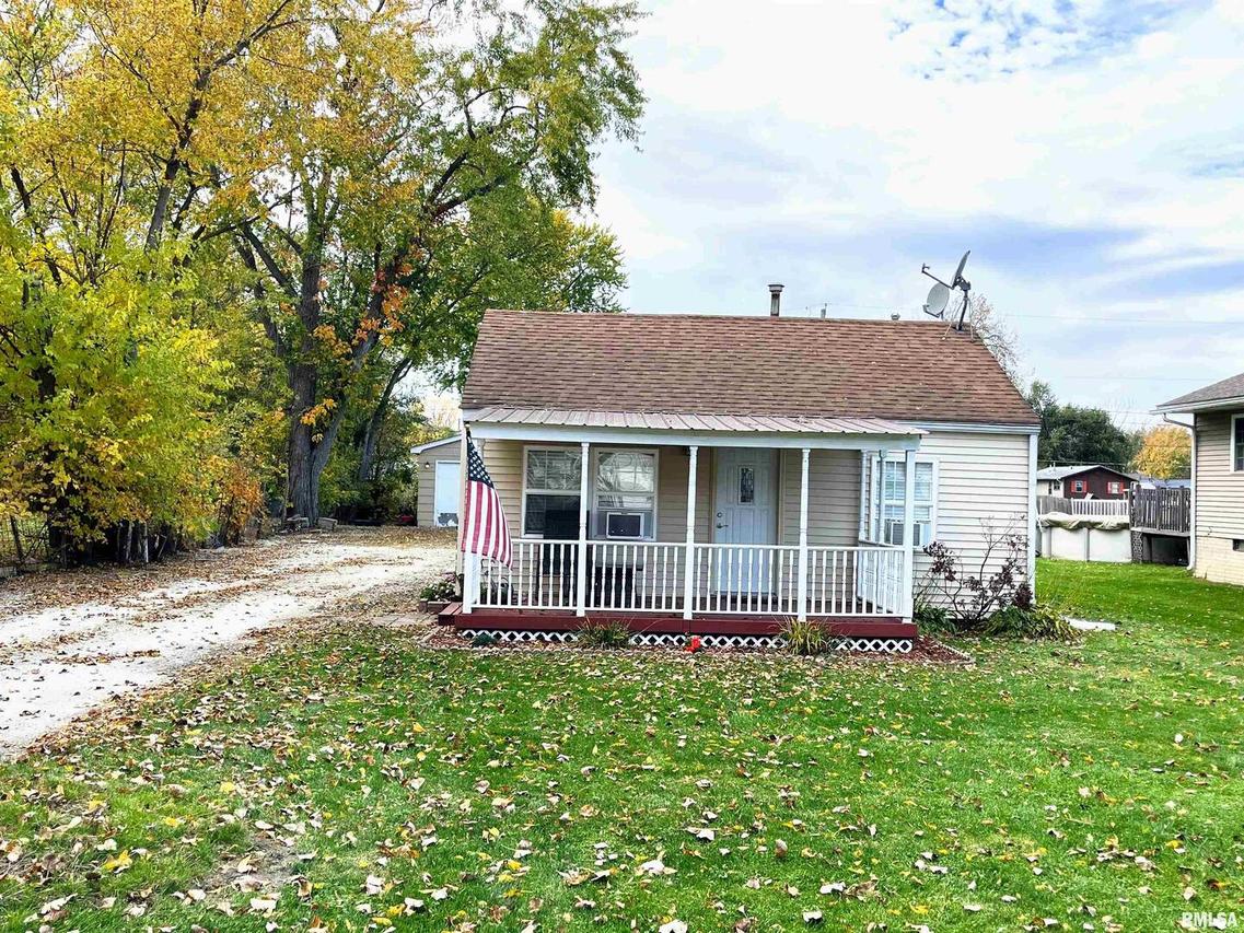 209 5th St., Colona, IL 61241