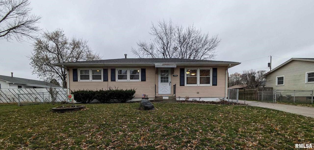 7903 10th St., Rock Island, IL 61201