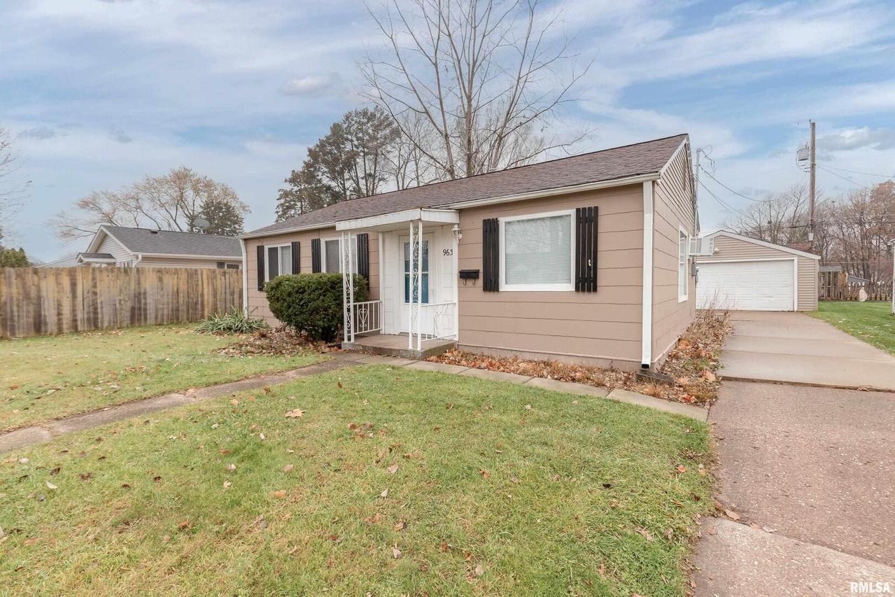 963 40th St., Moline, IL 61265