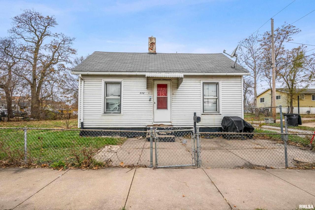 912 8th St., Rock Island, IL 61201