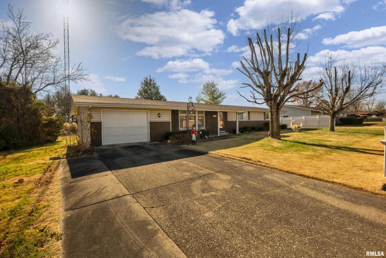908 Fairlane Dr., Marion, IL 62959