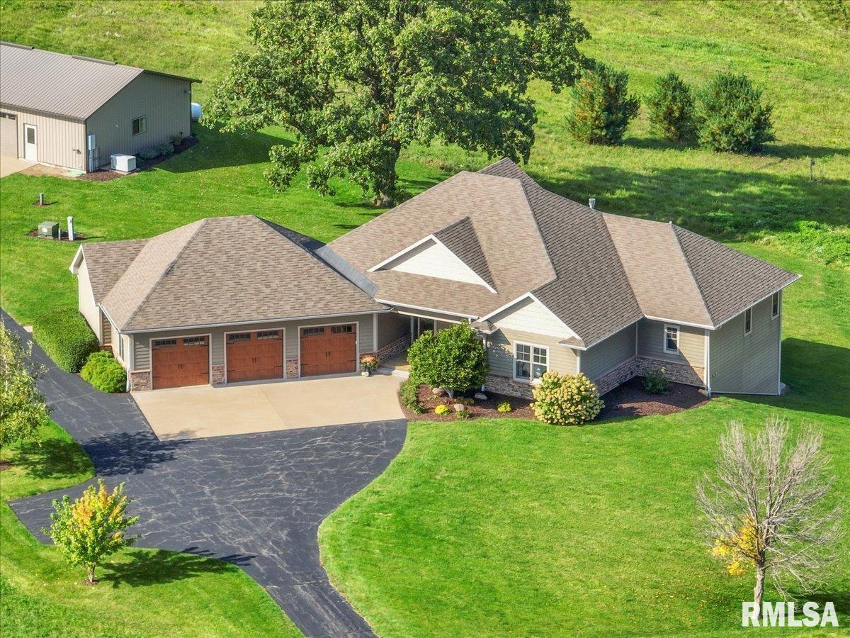 5526 S Il Route 84, Hanover, IL 61041