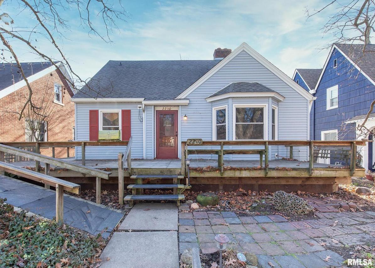 2210 11th Ave., Moline, IL 61265