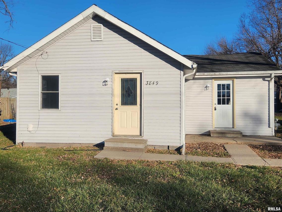 3849 4th Ave. #B, East Moline, IL 61244