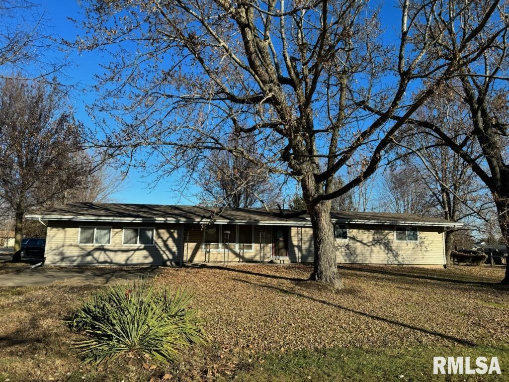 1401 12th Ave., Viola, IL 61486