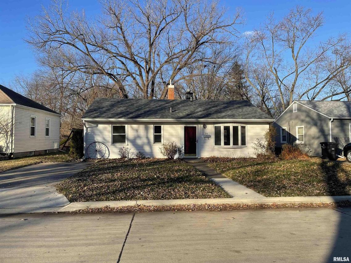 24 Blackhawk Hills Dr., Rock Island, IL 61201