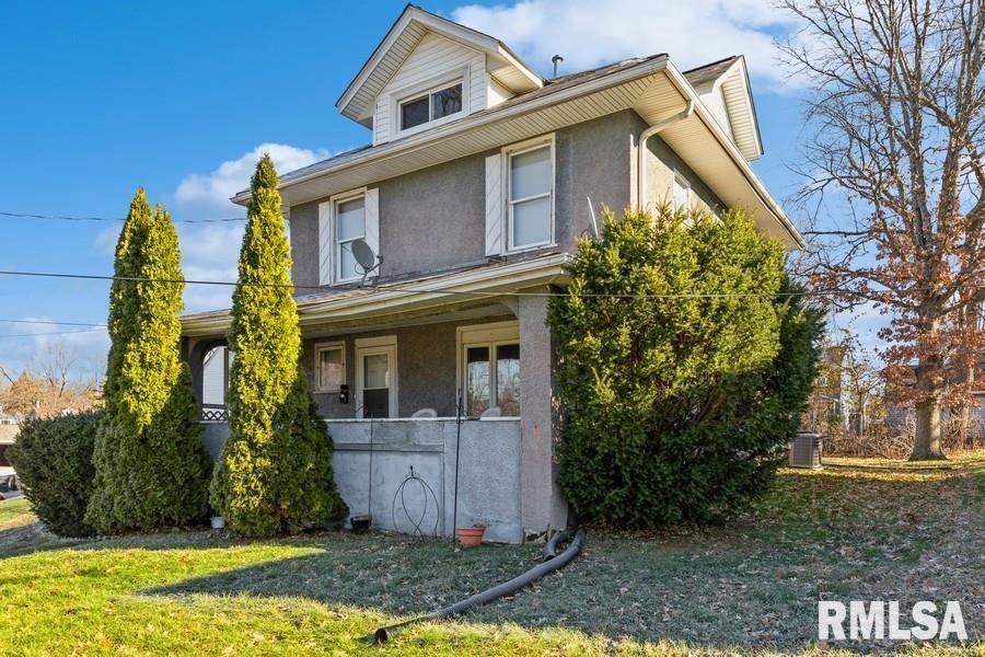 2309 & 2309 1/2 24th St., Rock Island, IL 61201