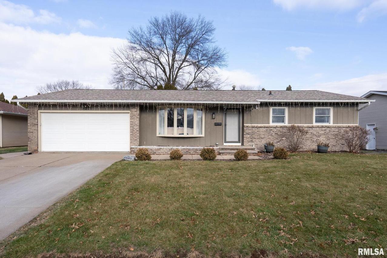 3231 36 1/2 Ave., Rock Island, IL 61201