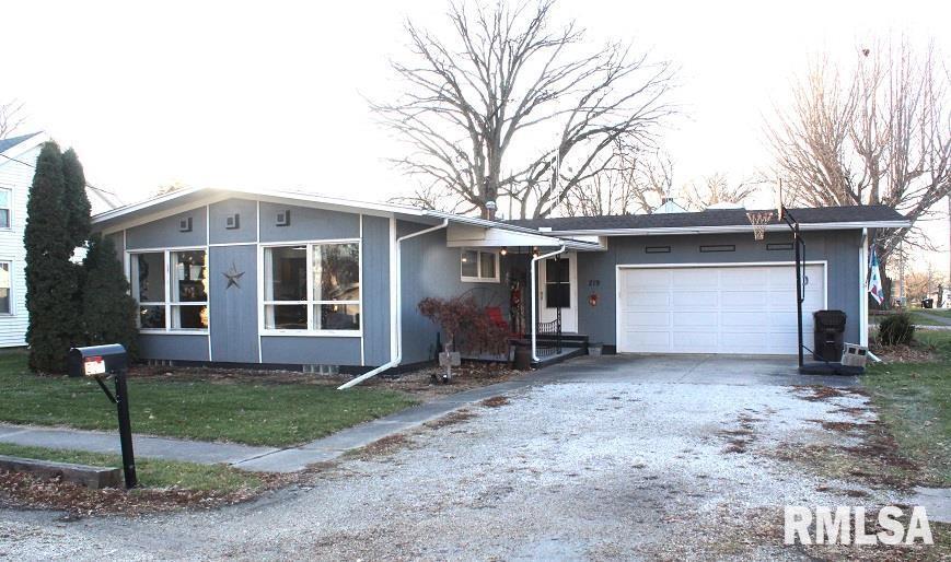 219 N Henderson St., Toulon, IL 61483