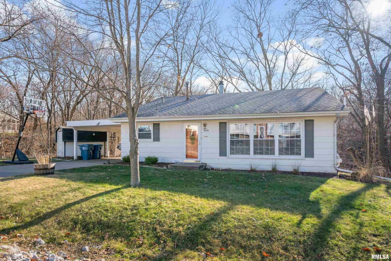 122 24th Ave., East Moline, IL 61244