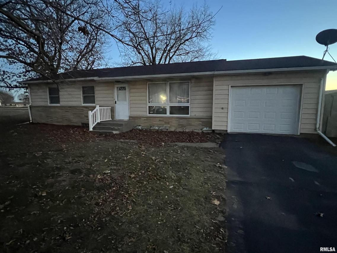 1320 16th Ave., Erie, IL 61250