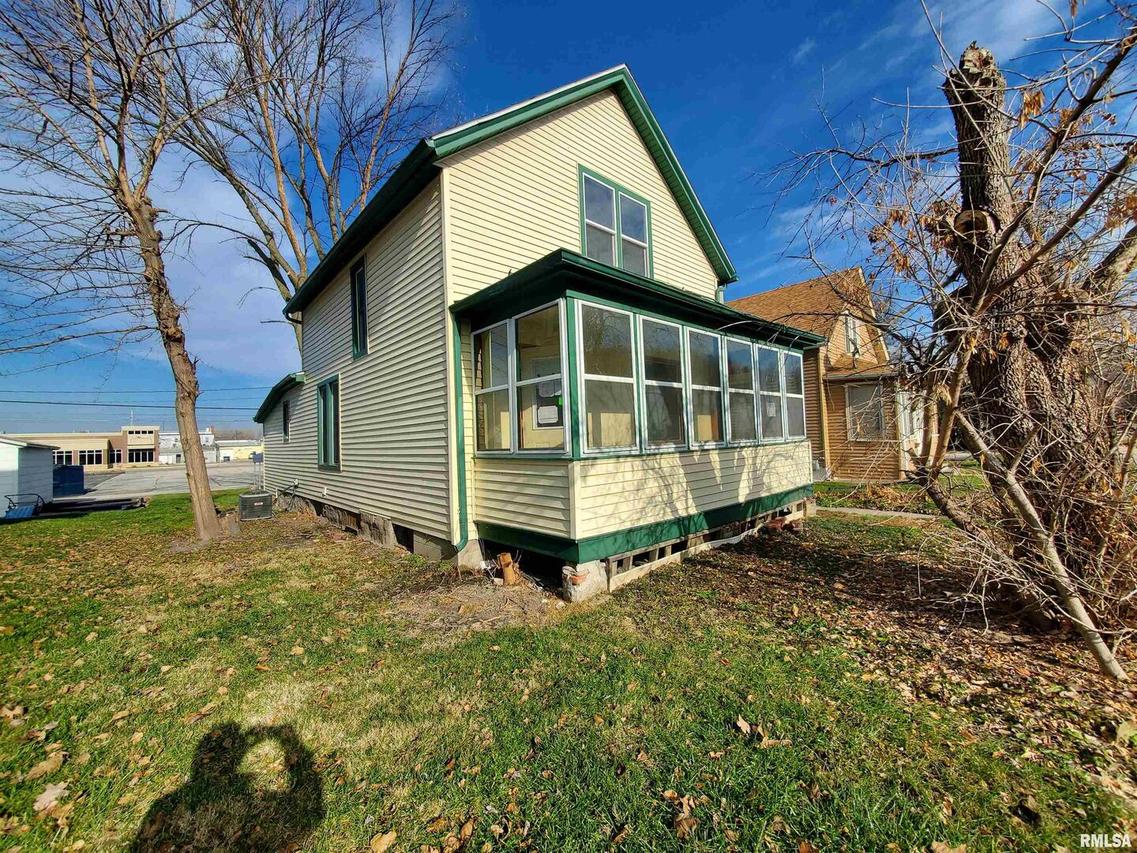 717 17th Ave., East Moline, IL 61244