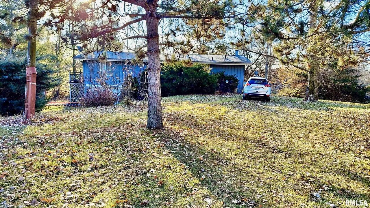 852 270th St., Viola, IL 61486