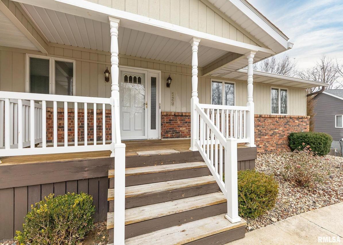 529 48th Ave., East Moline, IL 61244