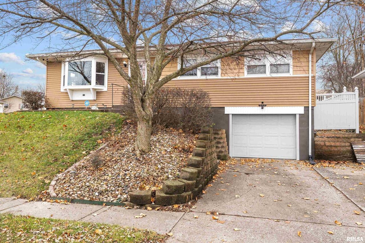 900 80th Ave., Rock Island, IL 61201