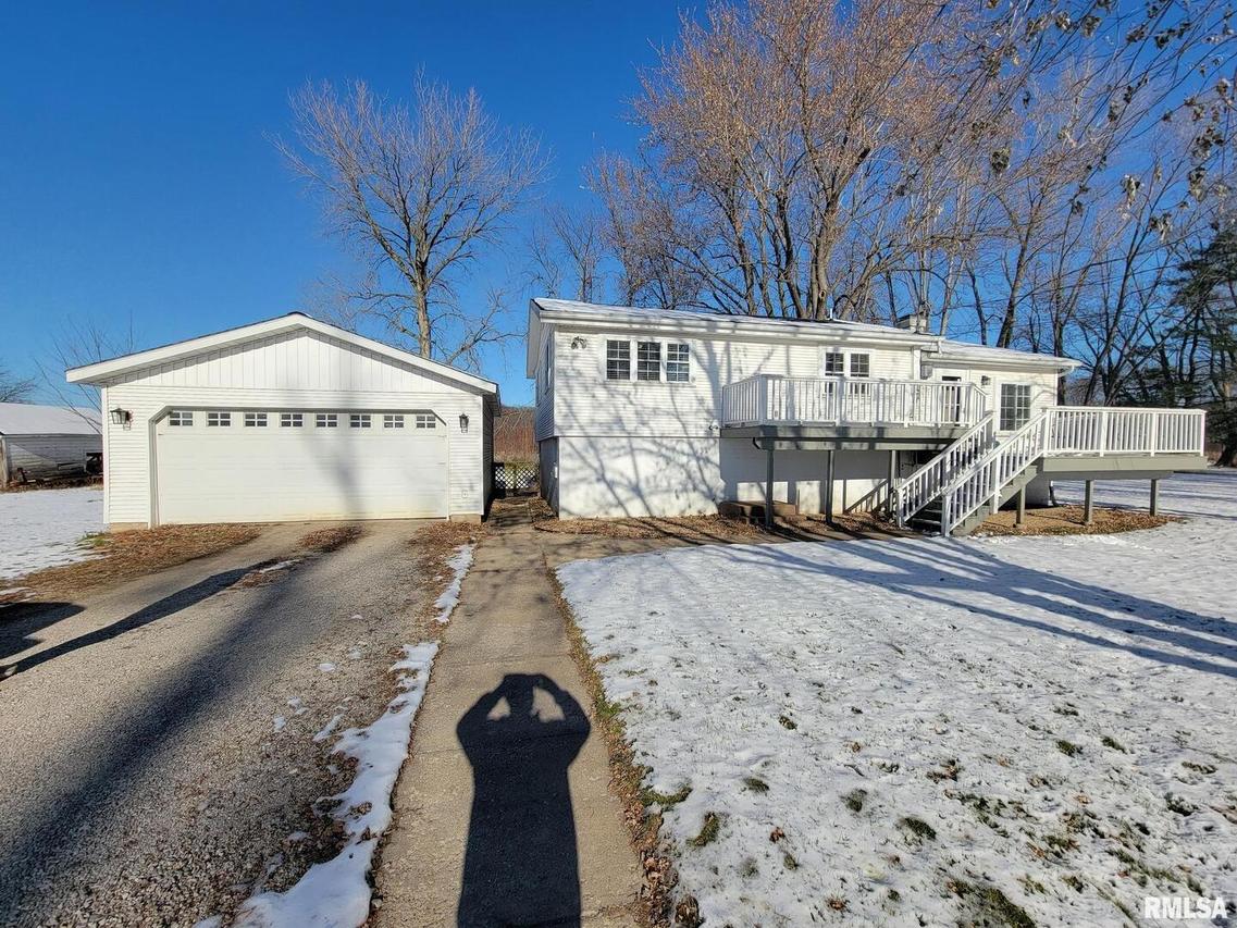 15307 River Rd., East Moline, IL 61244