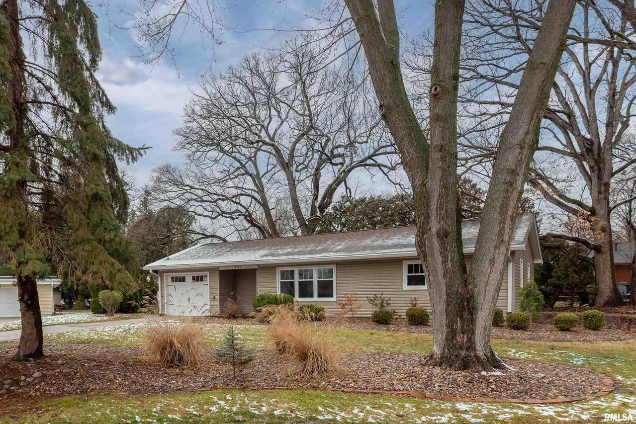 3719 40th Street Ct., Moline, IL 61265