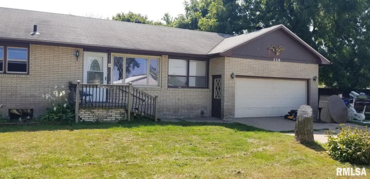 226 7th Ave., Andalusia, IL 61232