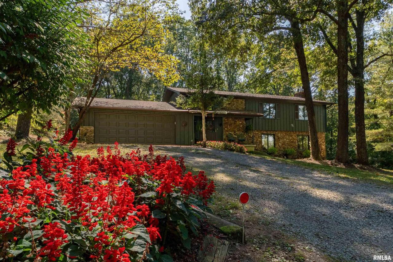 5521 Stonefort Rd., Creal Springs, IL 62922