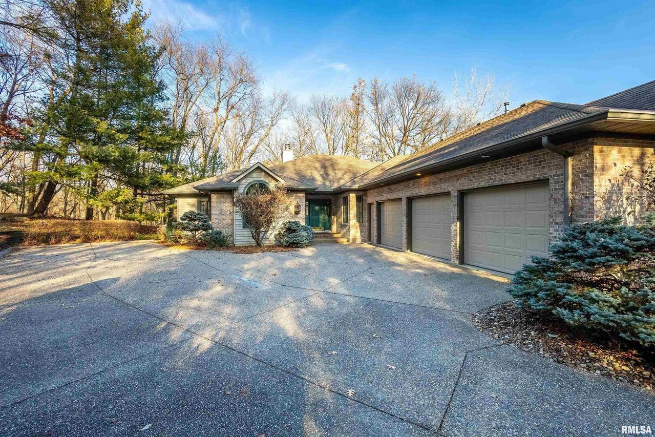 40 Velie Dr. #A, Rock Island, IL 61201