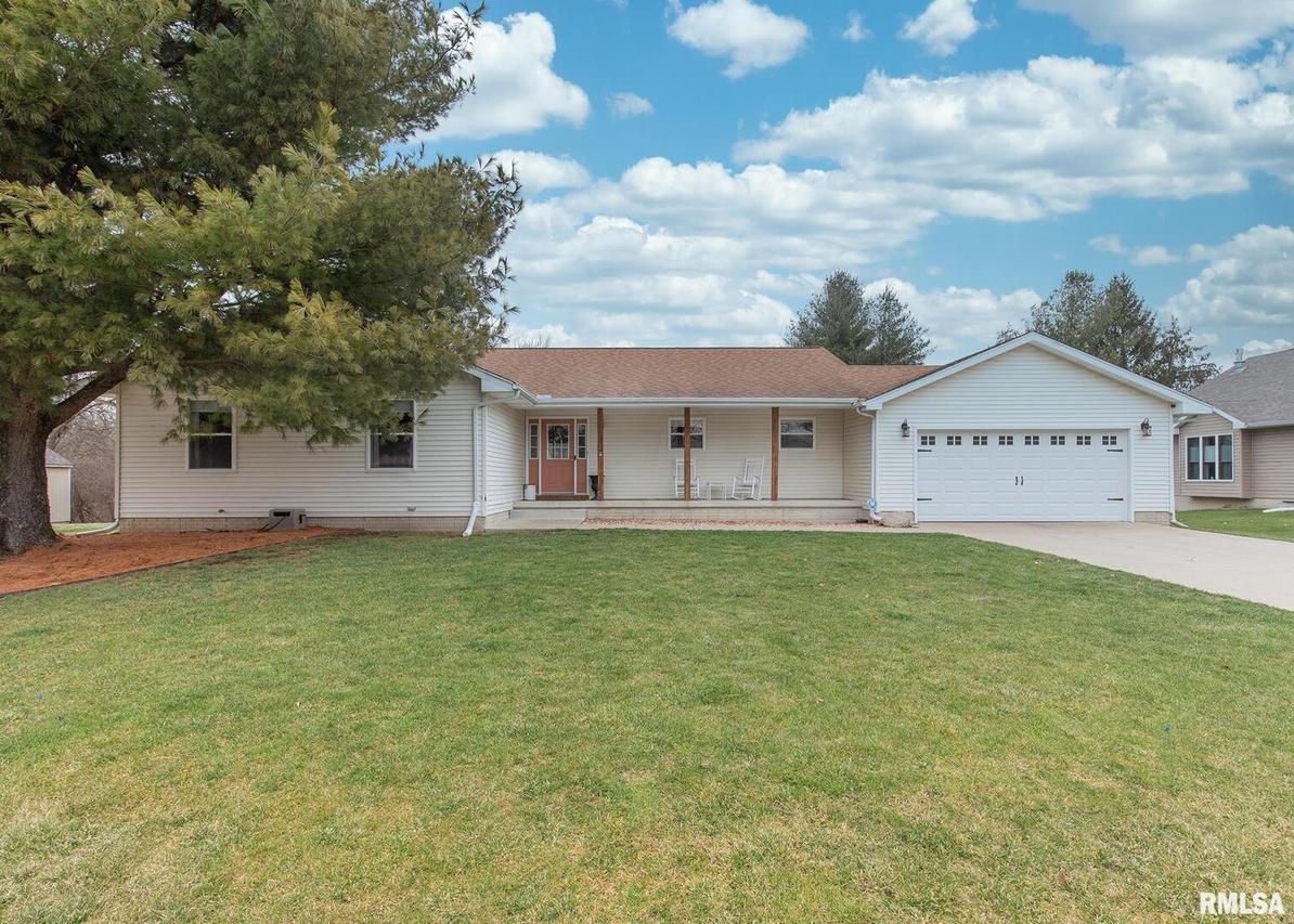 714 Ski View Dr., Sherrard, IL 61281