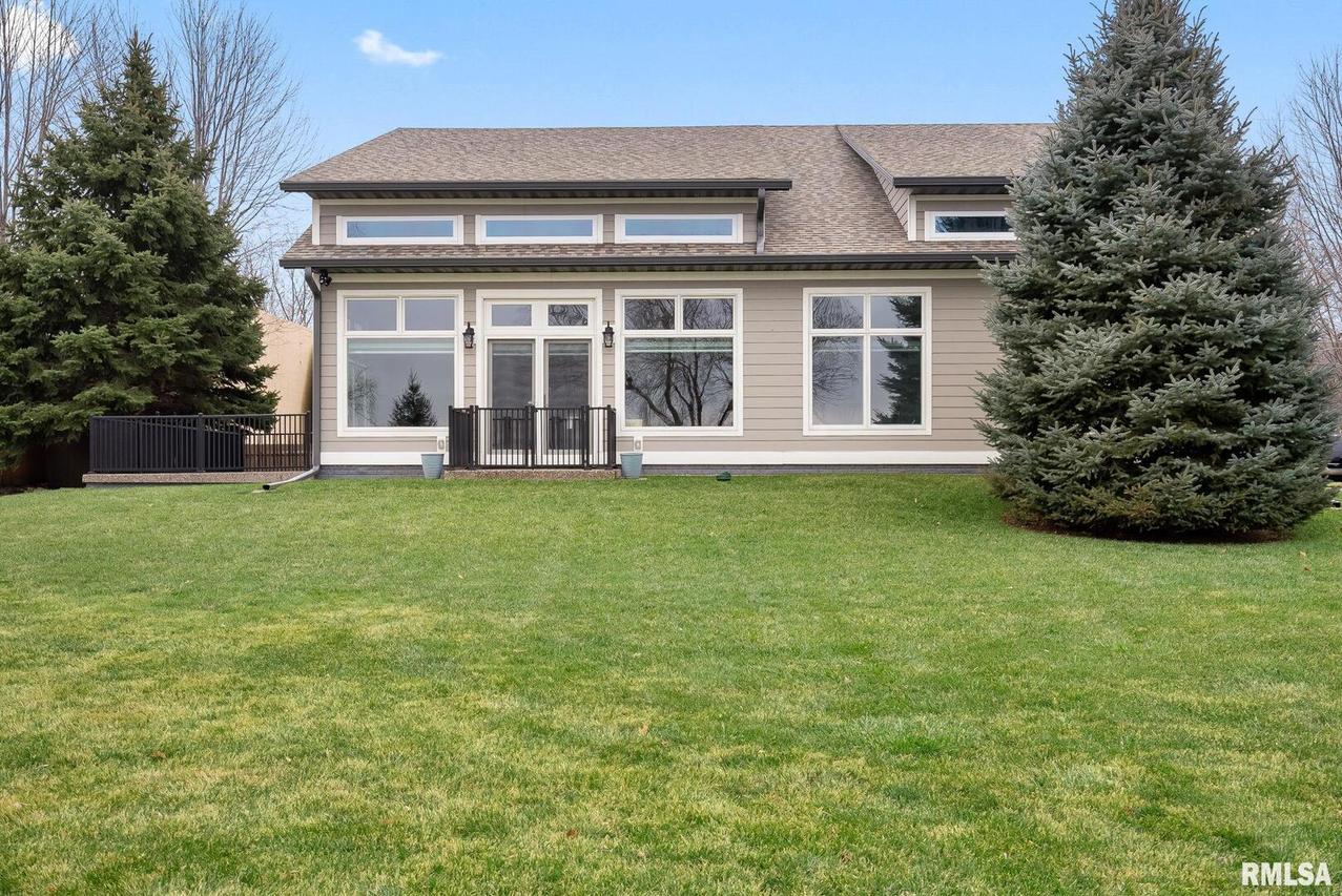 4510 River Dr., Moline, IL 61265