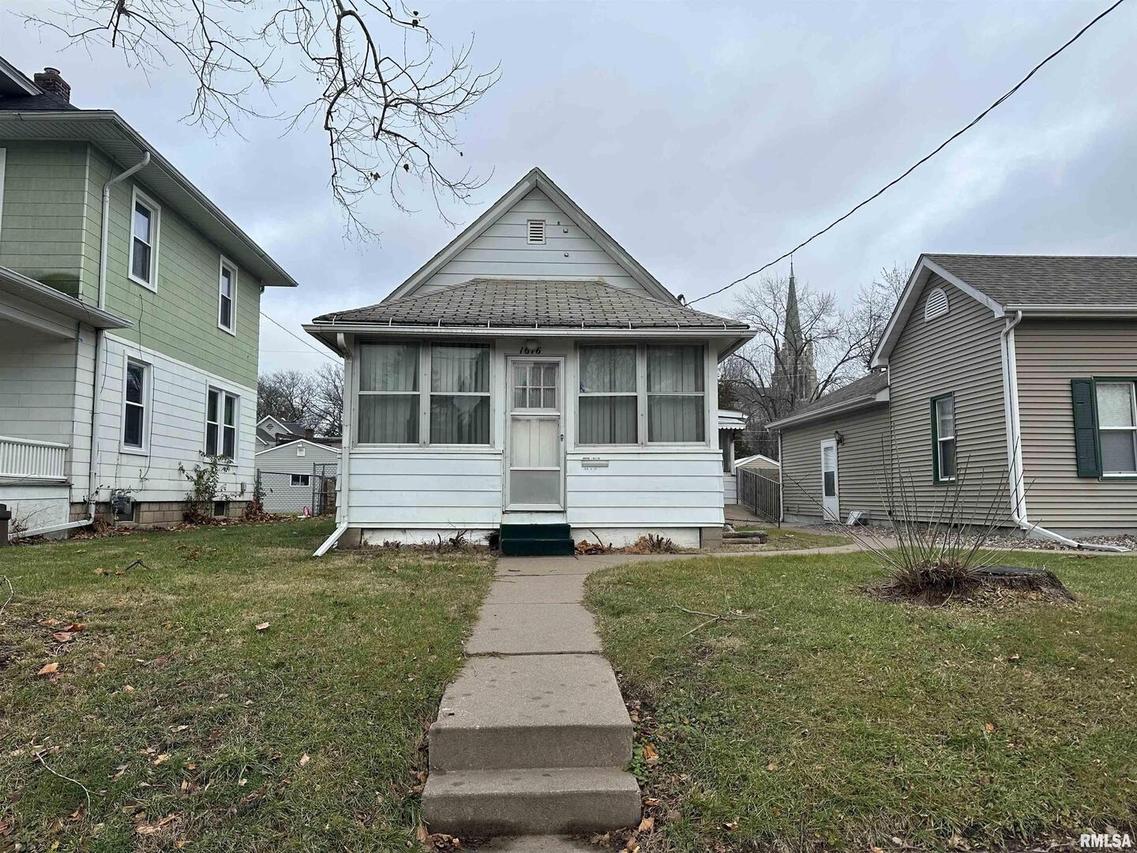 1616 12th St., Moline, IL 61265