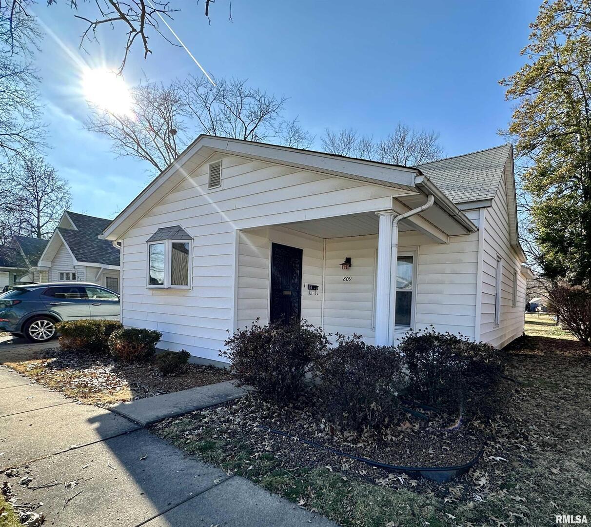 809 S 16th St., Herrin, IL 62948