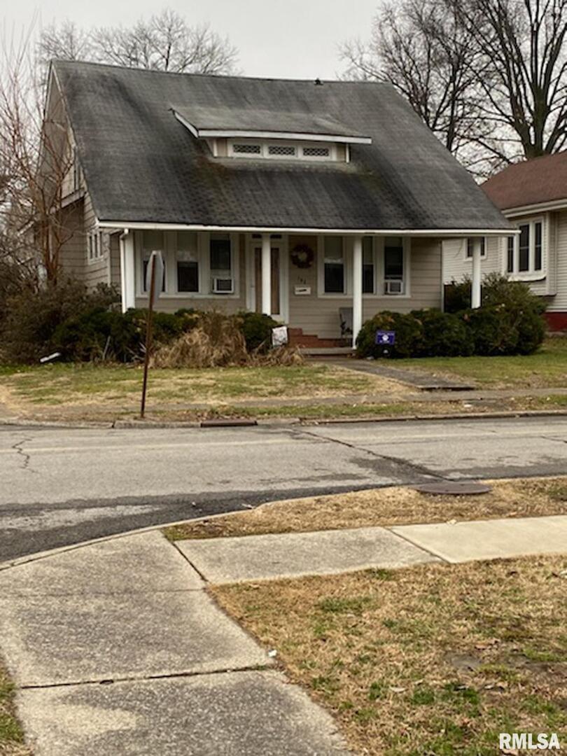 103 W College St., Harrisburg, IL 62946