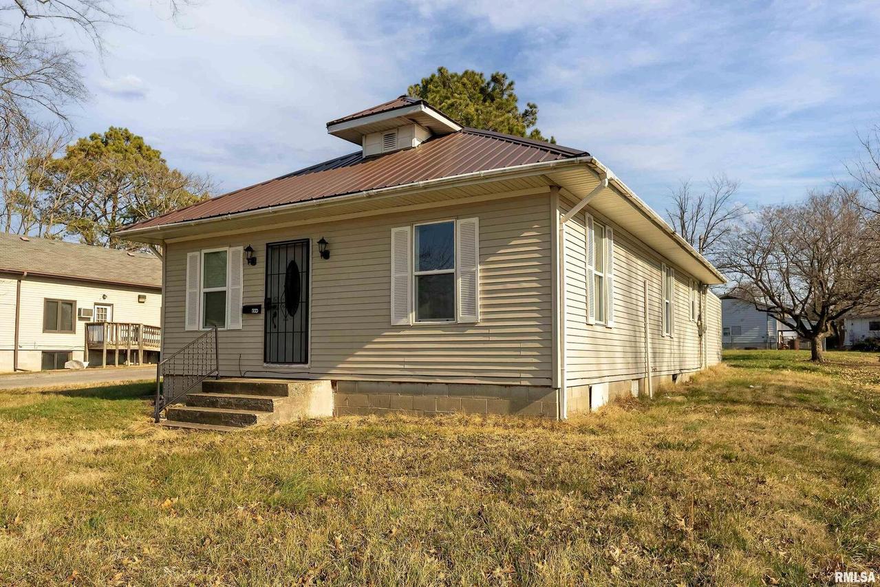 1100 S 14th St., Herrin, IL 62948