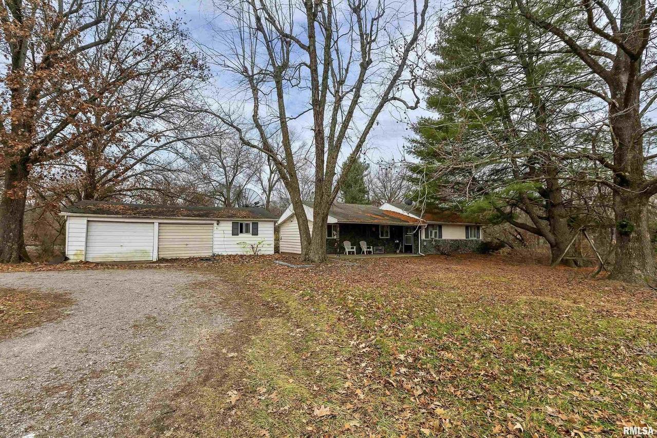 814 E Belleville Ave., Christopher, IL 62822