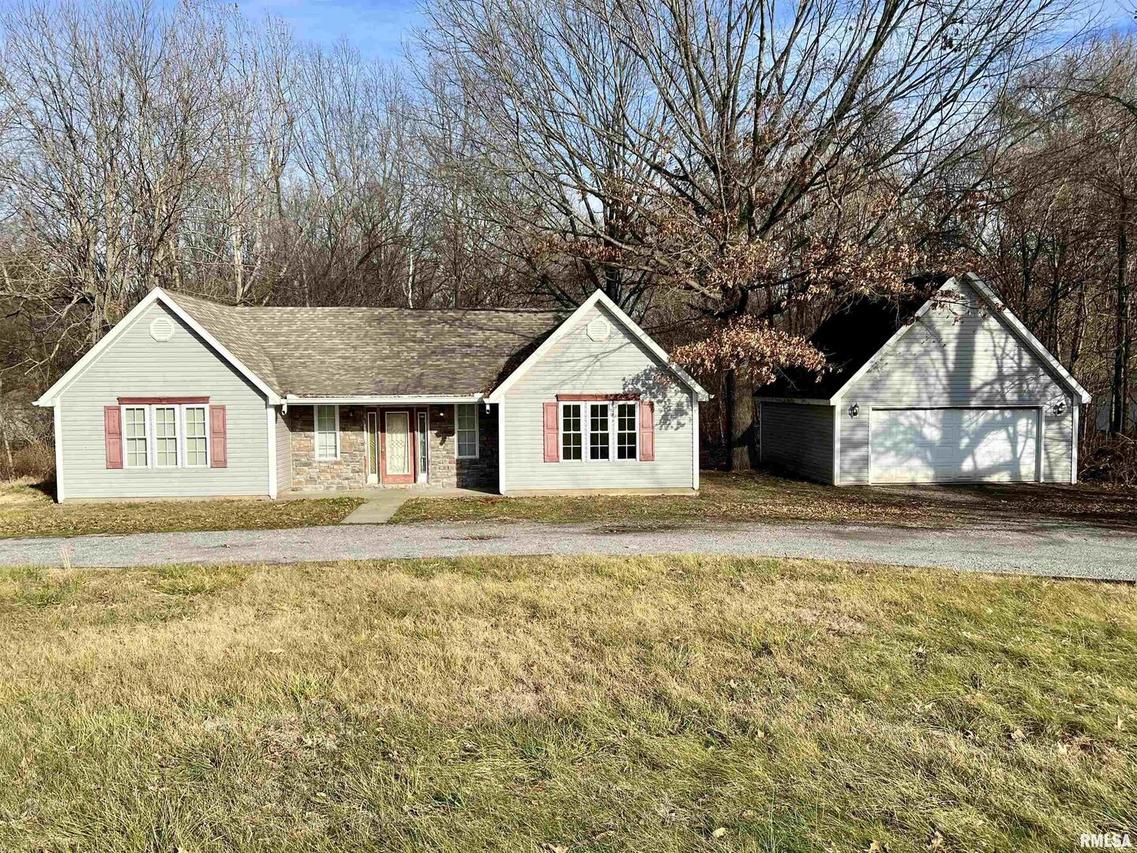 14592 Cambria Rd., Carterville, IL 62918