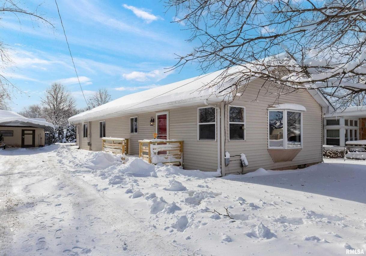 1838 28 1/2 Ave., East Moline, IL 61244