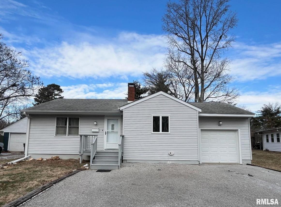 1102 W Hill Ave., Carbondale, IL 62901