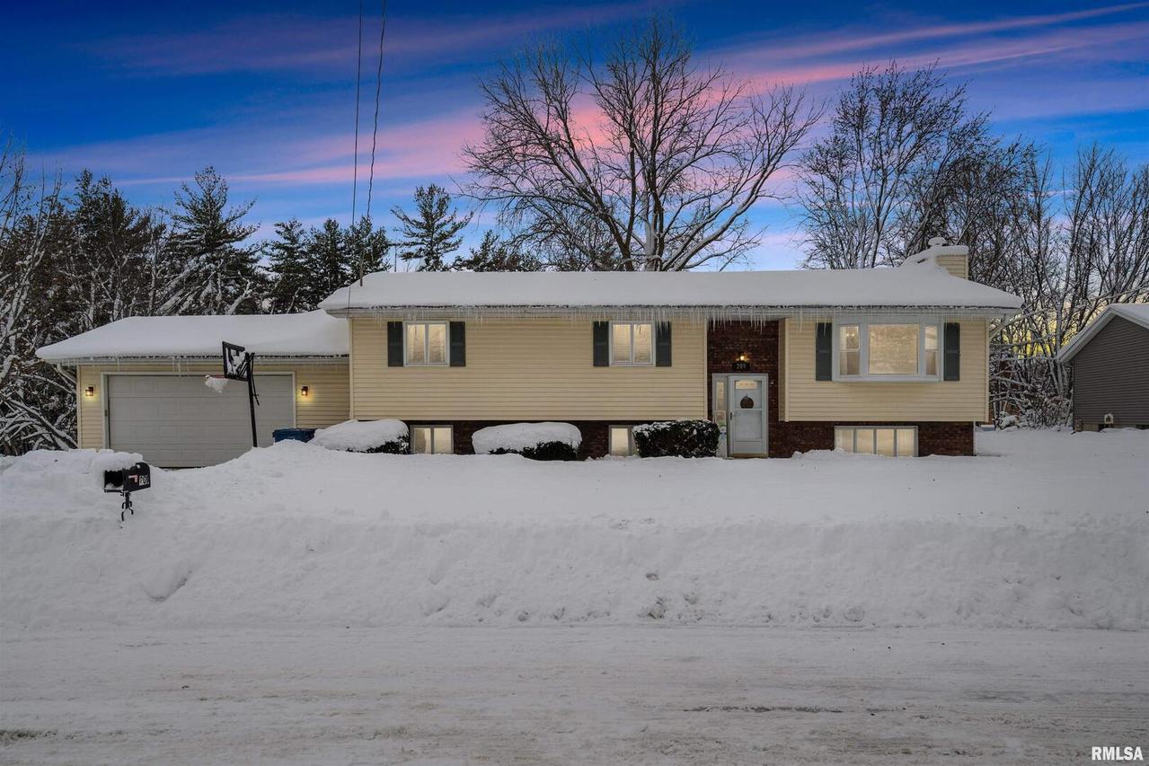 209 W 28th Ave., Coal Valley, IL 61240