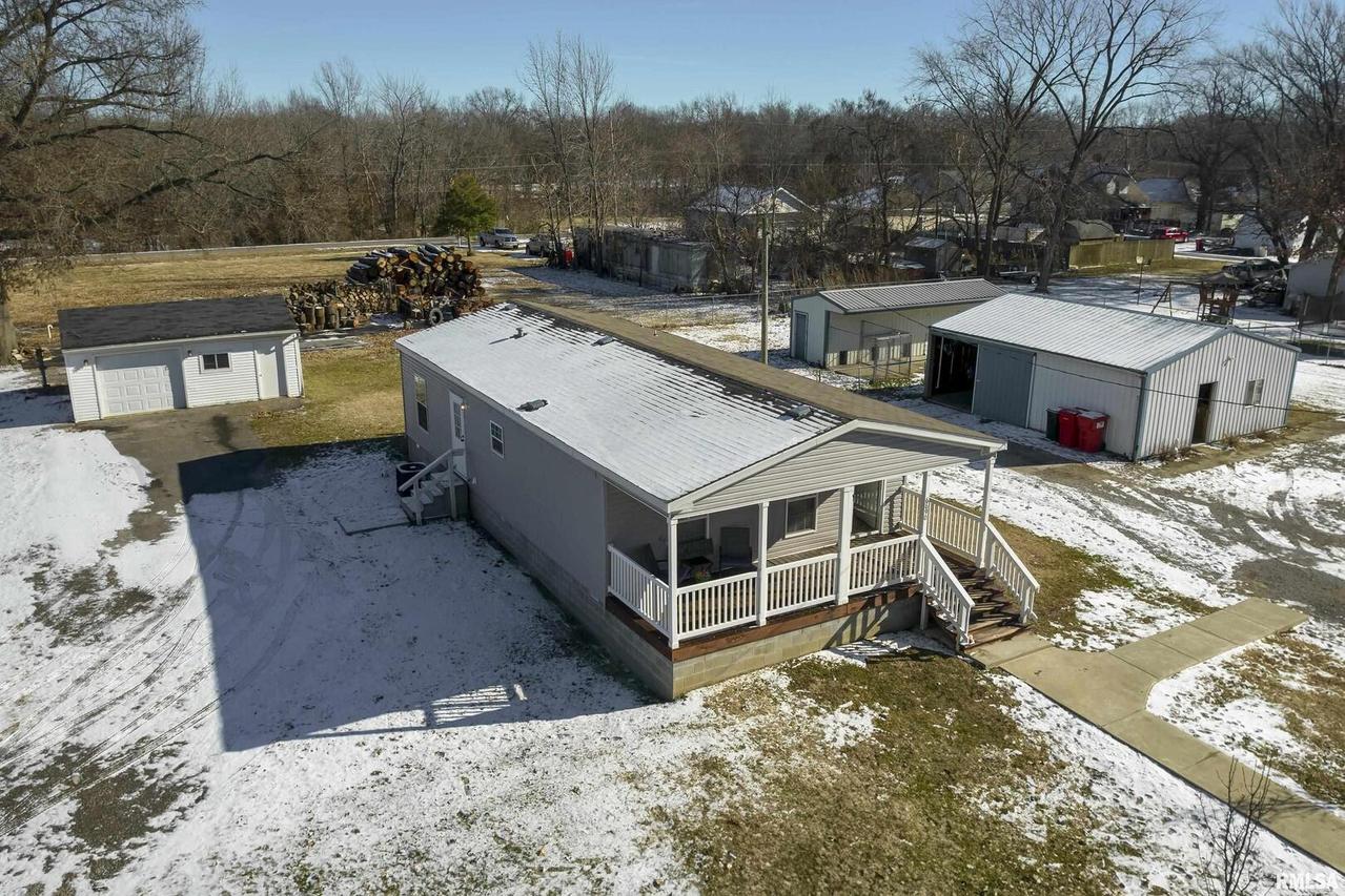 6690 Main St., Logan, IL 62856