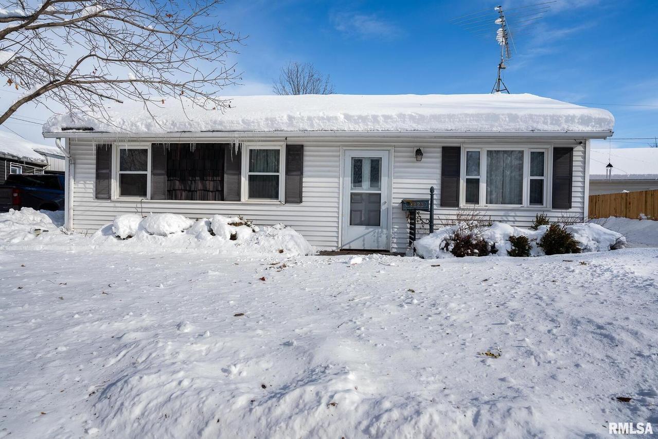 3823 10th Avenue Ct., Moline, IL 61265