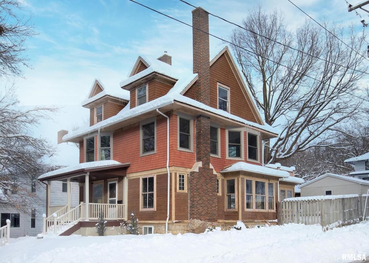 1045 22nd St., Rock Island, IL 61201