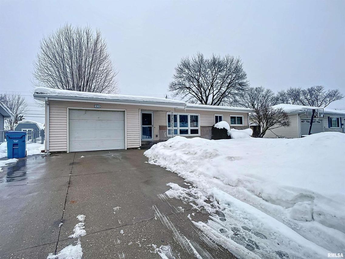 619 32nd Ave., East Moline, IL 61244