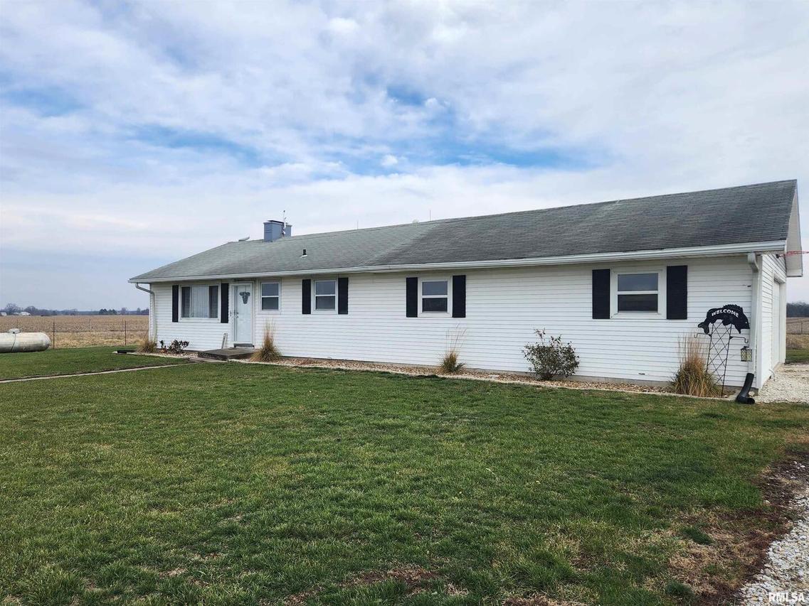 285 County Road 1500 N Rd., West Point, IL 62380