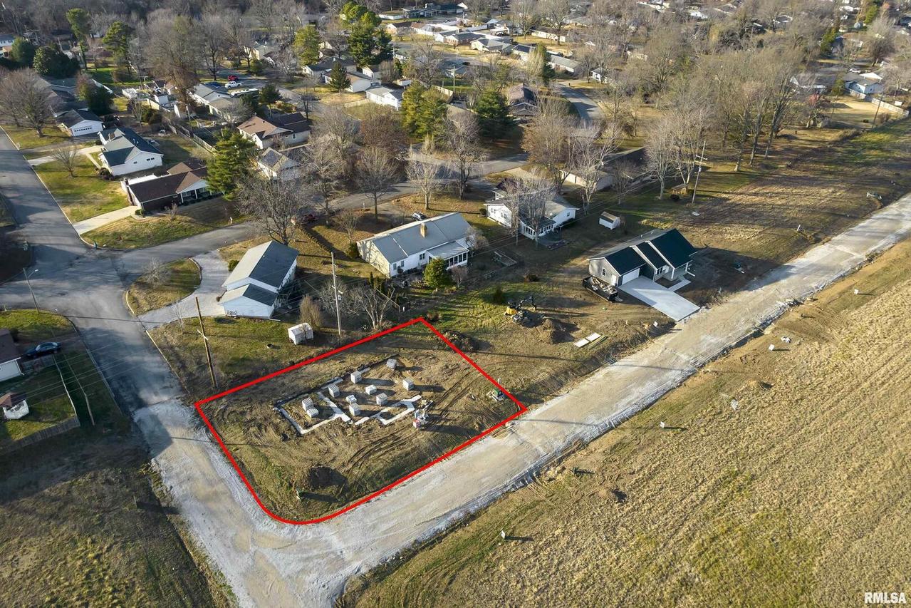 663 Deadwood Dr., Herrin, IL 62948