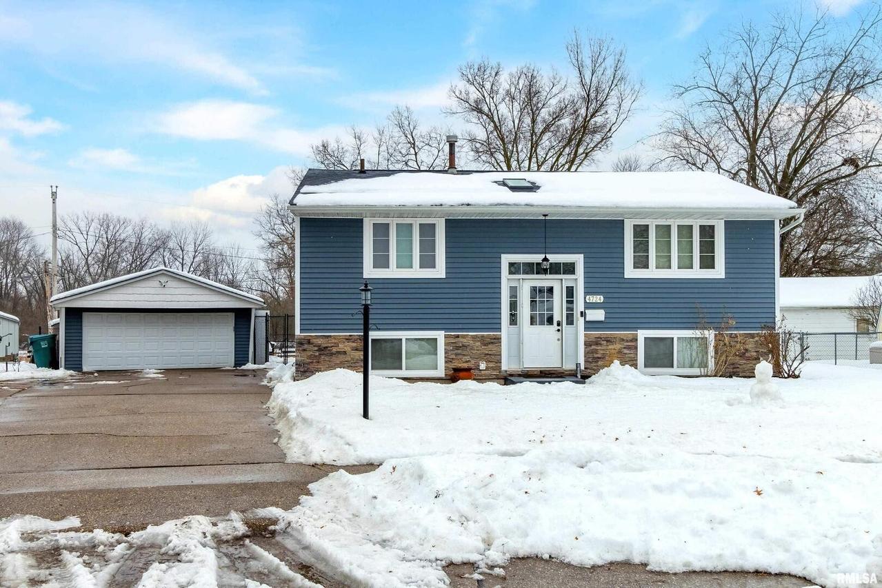 4724 50th Street Ct., Moline, IL 61265