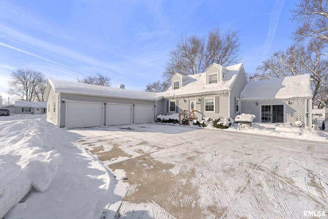 1620 Coyne Center Rd., Milan, IL 61264