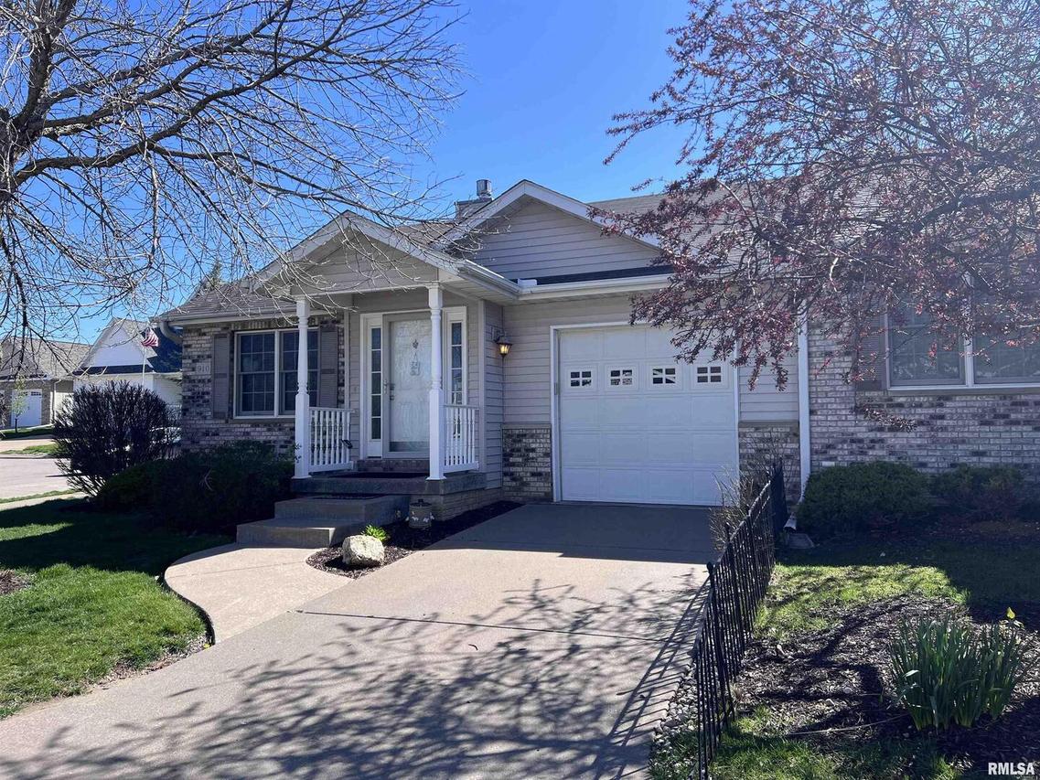 910 6th Street Dr., Moline, IL 61265