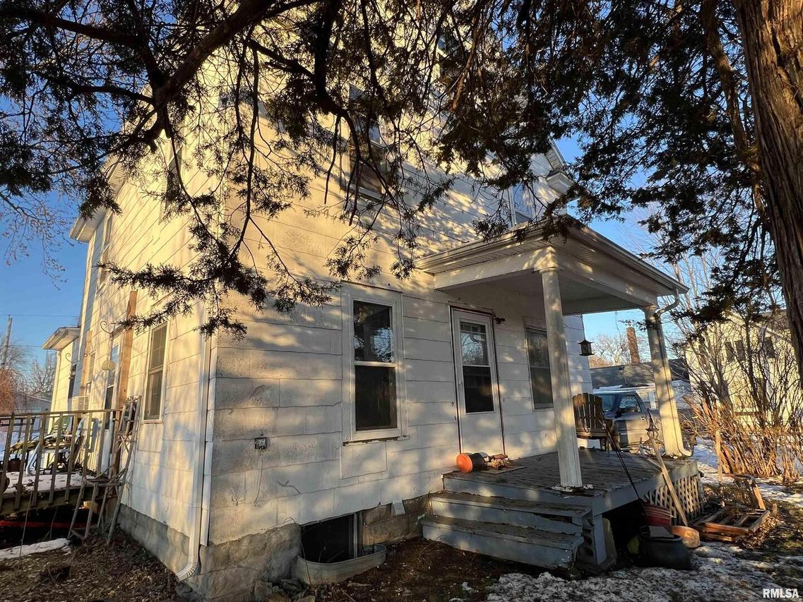 200 3rd St., Matherville, IL 61263