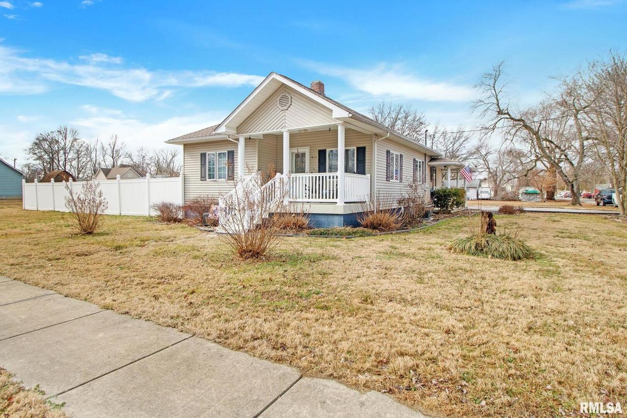 411 N Broadway, Sesser, IL 62884